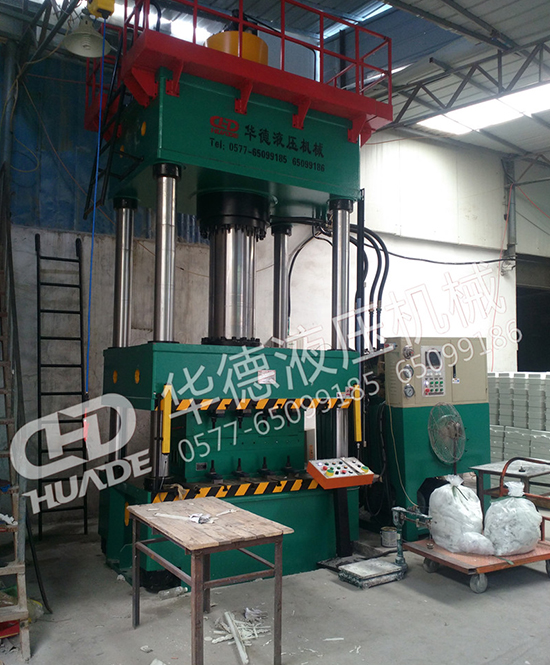 HDY71係(xi)列四(si)柱液壓機(ji)